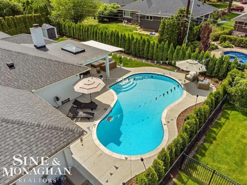27 Shorecrest Circle Village Of Grosse Pointe Shores City MI 48236