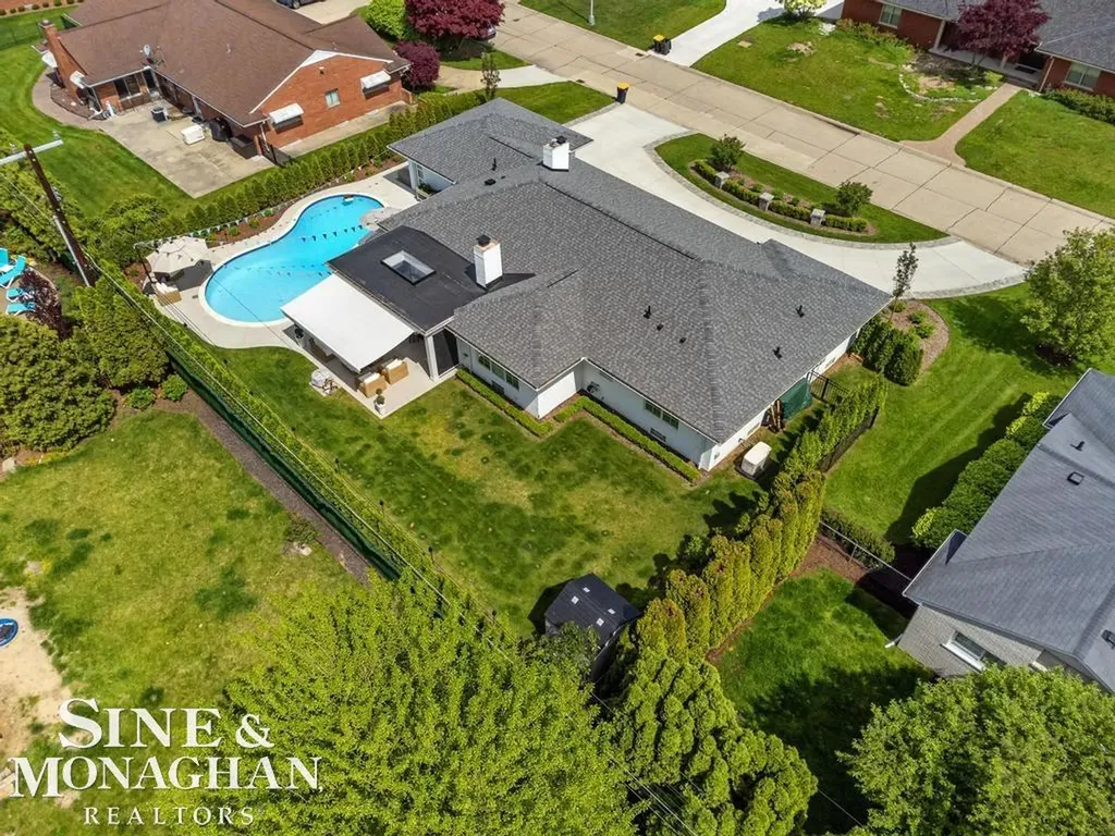 27 Shorecrest Circle Village Of Grosse Pointe Shores City MI 48236