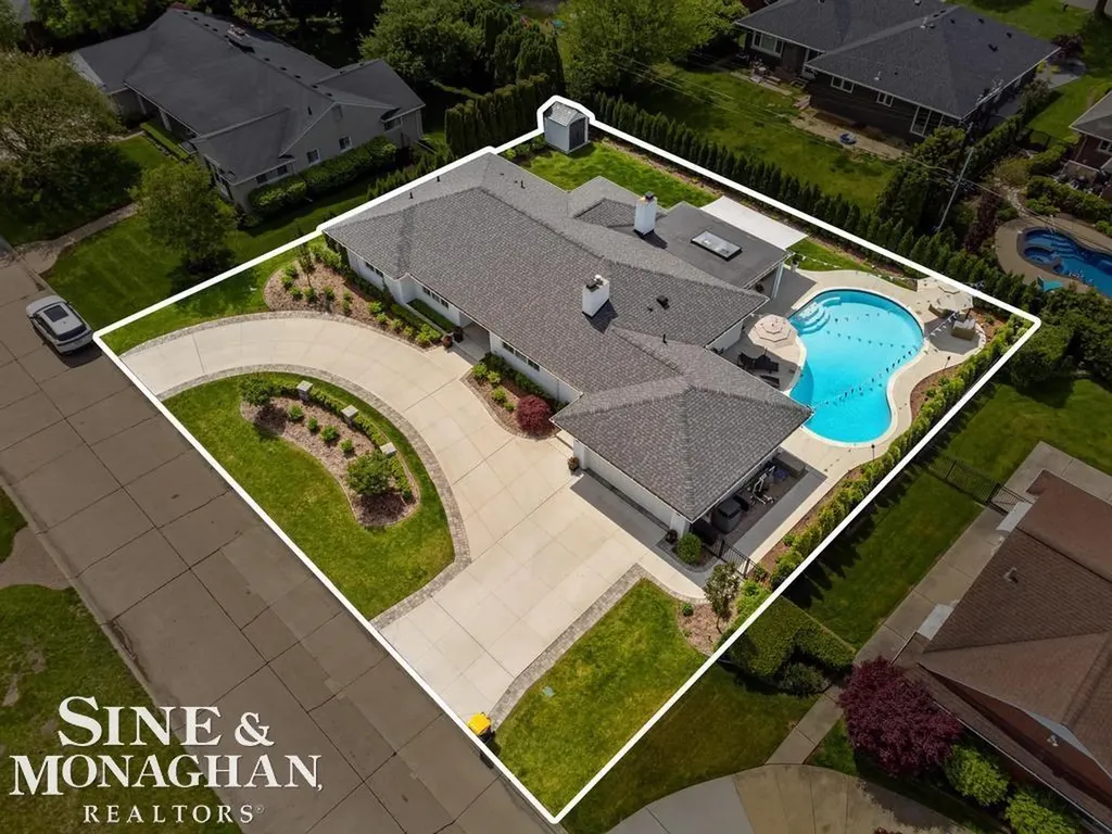 27 Shorecrest Circle Village Of Grosse Pointe Shores City MI 48236