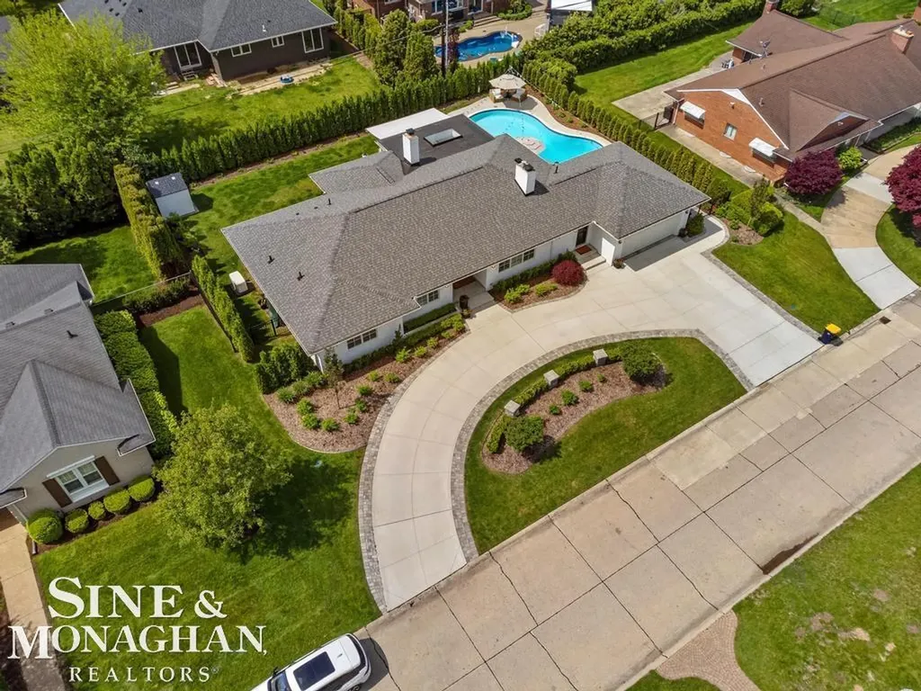 27 Shorecrest Circle Village Of Grosse Pointe Shores City MI 48236