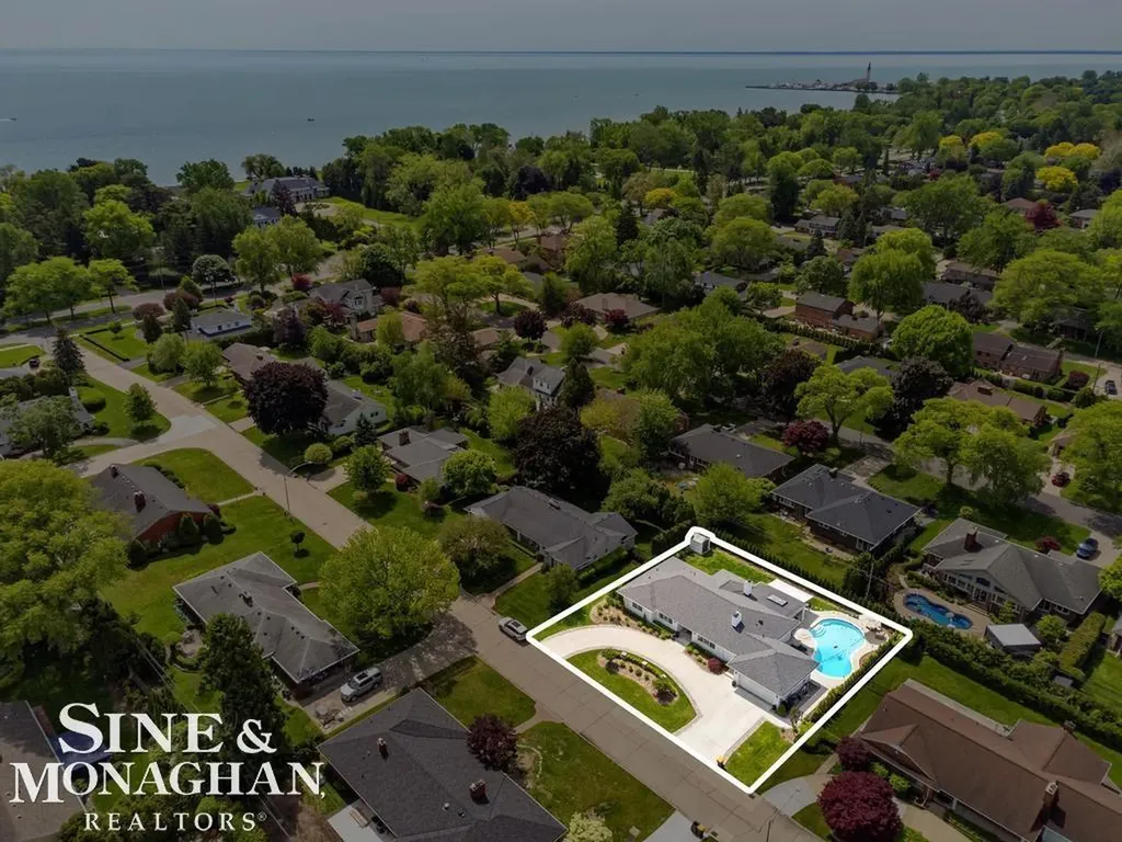27 Shorecrest Circle Village Of Grosse Pointe Shores City MI 48236