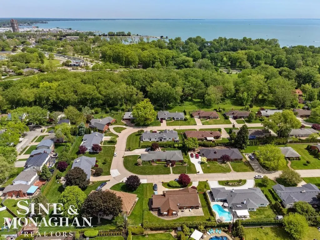 27 Shorecrest Circle Village Of Grosse Pointe Shores City MI 48236