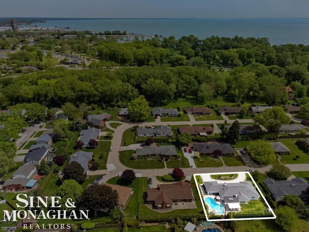 27 Shorecrest Circle Village Of Grosse Pointe Shores City MI 48236