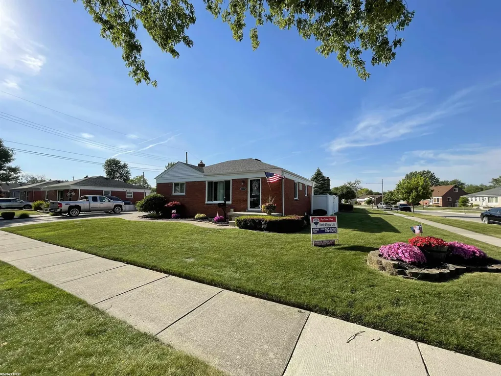 22225 Love Street St. Clair Shores City MI 48082