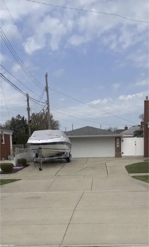 22225 Love Street St. Clair Shores City MI 48082