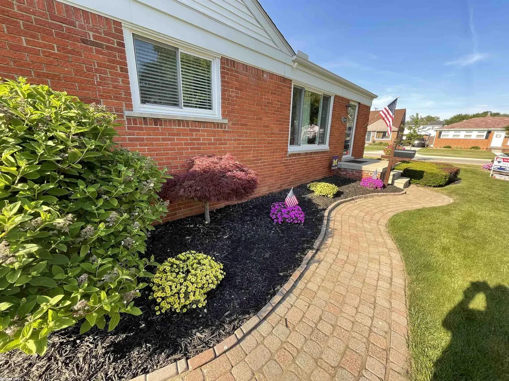 22225 Love Street St. Clair Shores City MI 48082