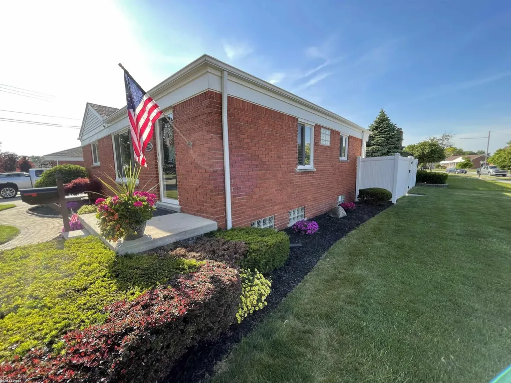 22225 Love Street St. Clair Shores City MI 48082