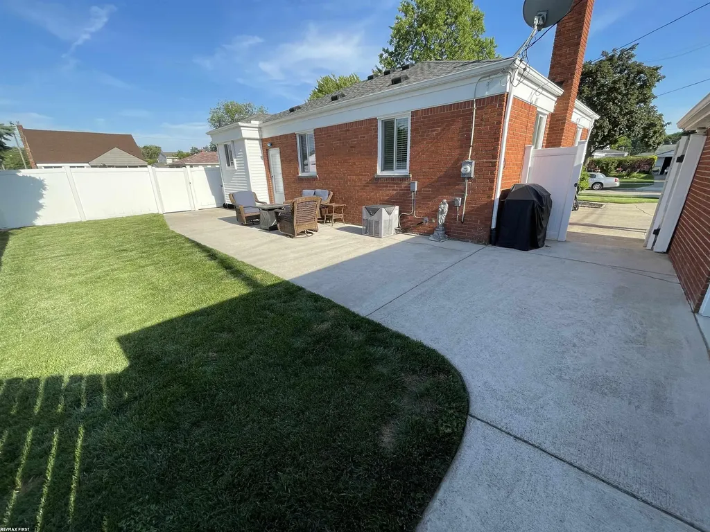 22225 Love Street St. Clair Shores City MI 48082