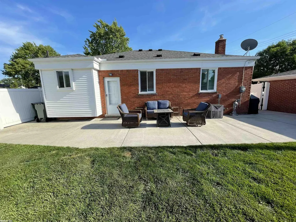 22225 Love Street St. Clair Shores City MI 48082