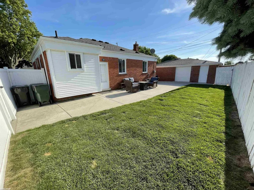 22225 Love Street St. Clair Shores City MI 48082