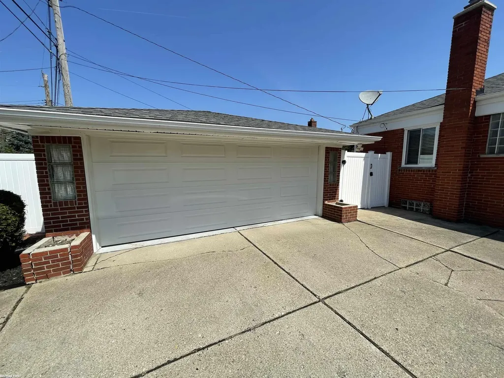 22225 Love Street St. Clair Shores City MI 48082