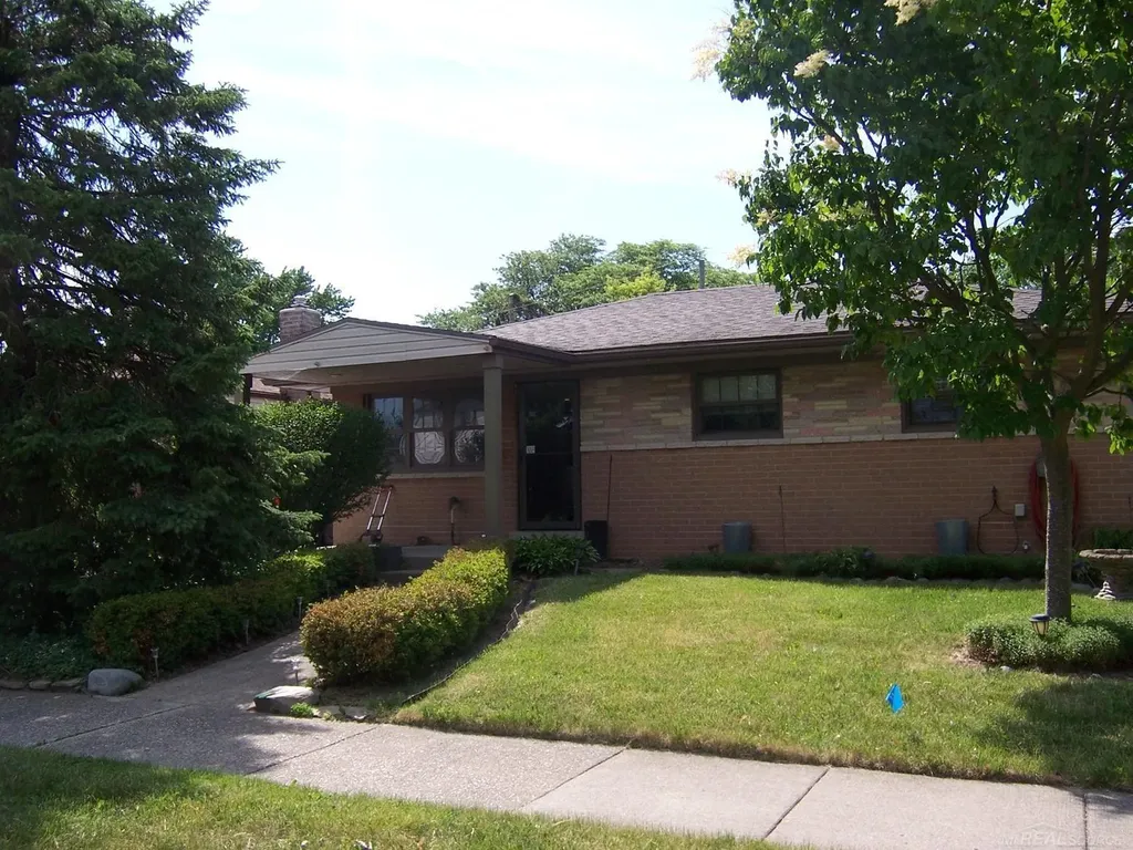 15959 Dugan Street Roseville City MI 48066