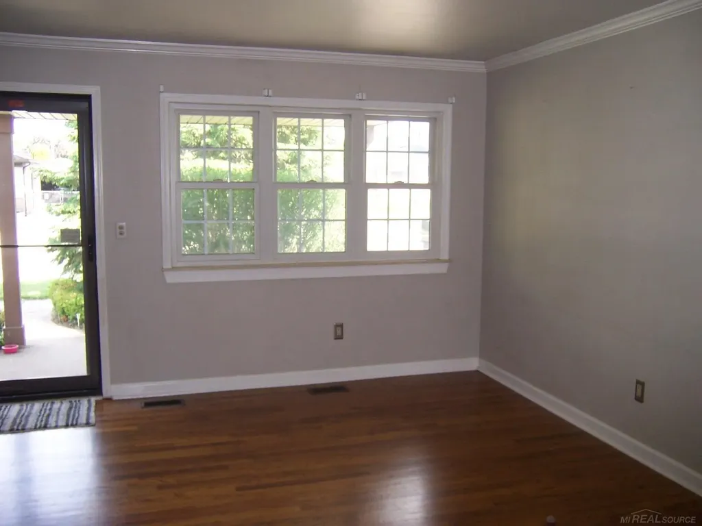 15959 Dugan Street Roseville City MI 48066