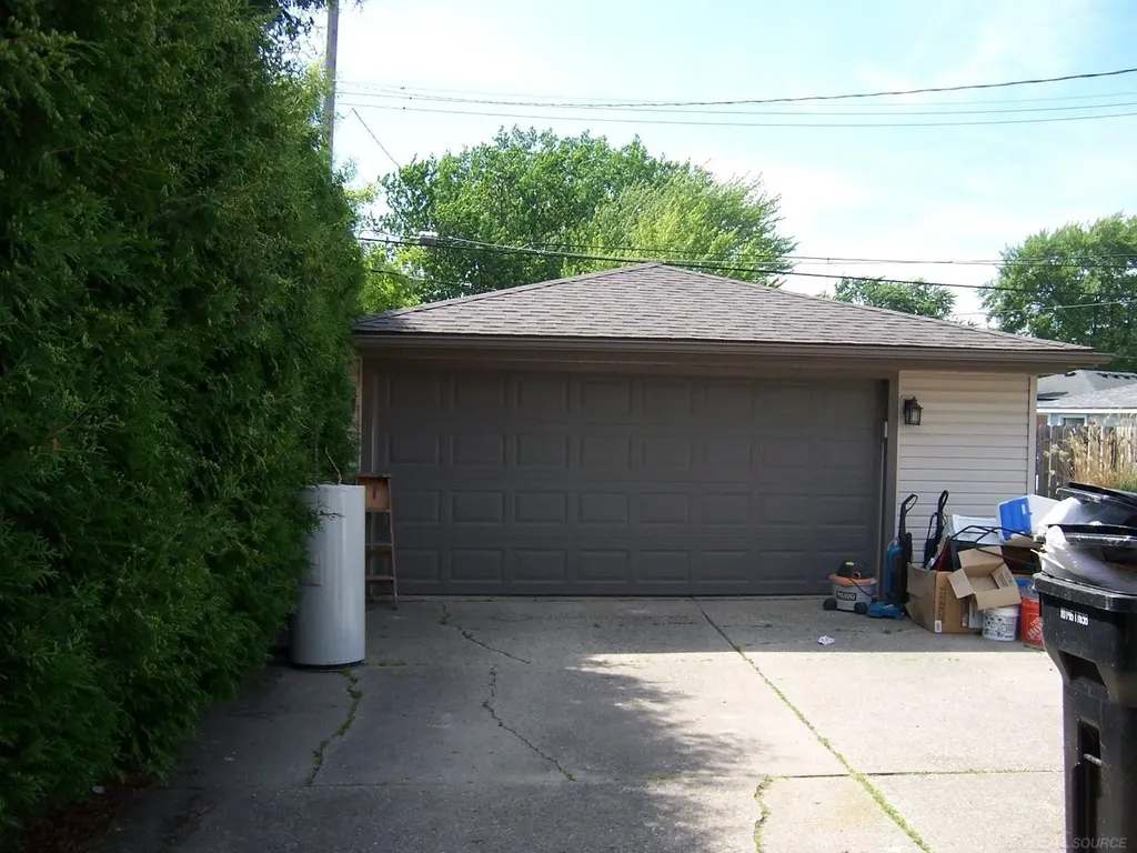 15959 Dugan Street Roseville City MI 48066