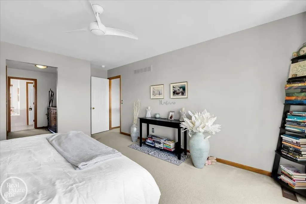 32058 Shadywood Drive Chesterfield Township MI 48047