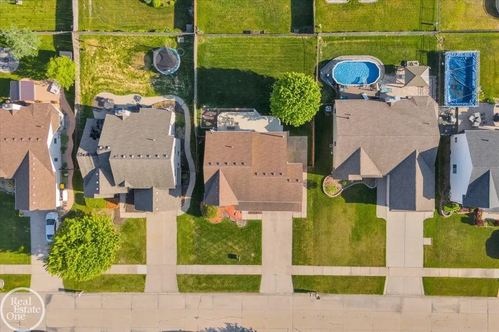 32058 Shadywood Drive Chesterfield Township MI 48047