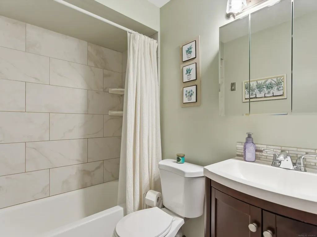 46860 High Meadows Court Macomb Township MI 48044