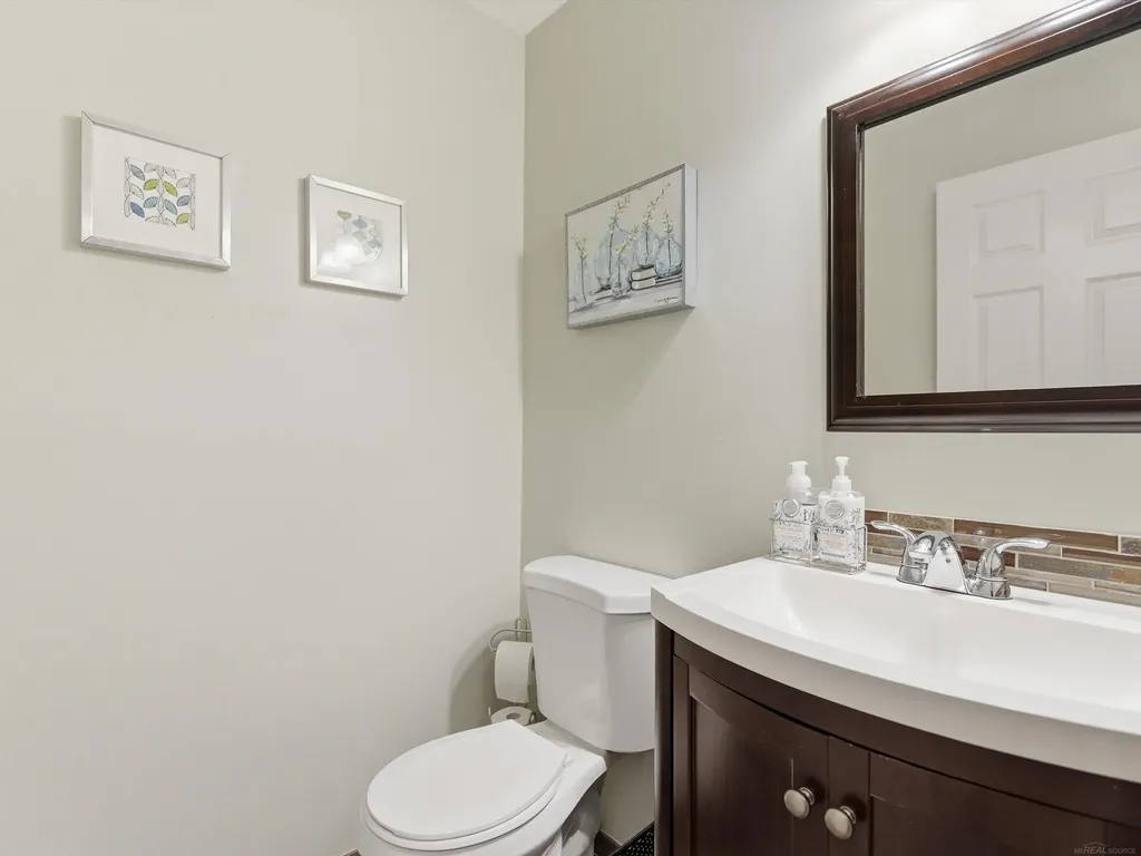 46860 High Meadows Court Macomb Township MI 48044