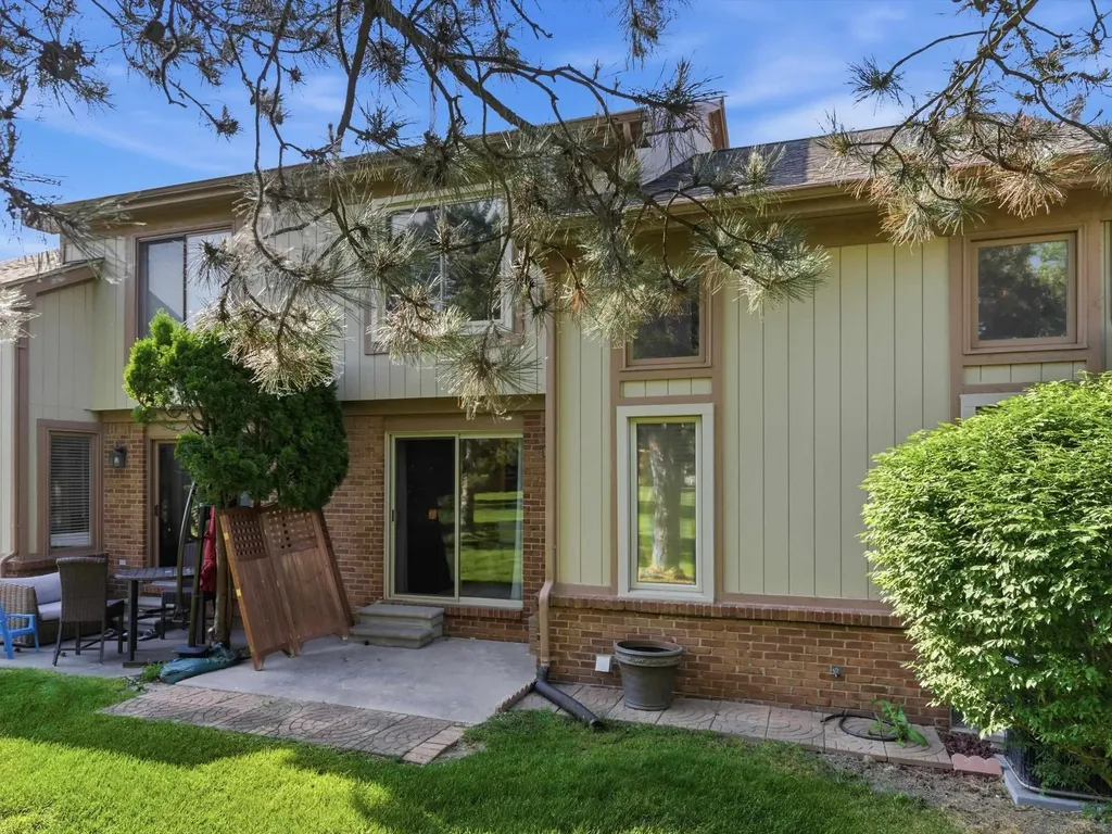 46860 High Meadows Court Macomb Township MI 48044