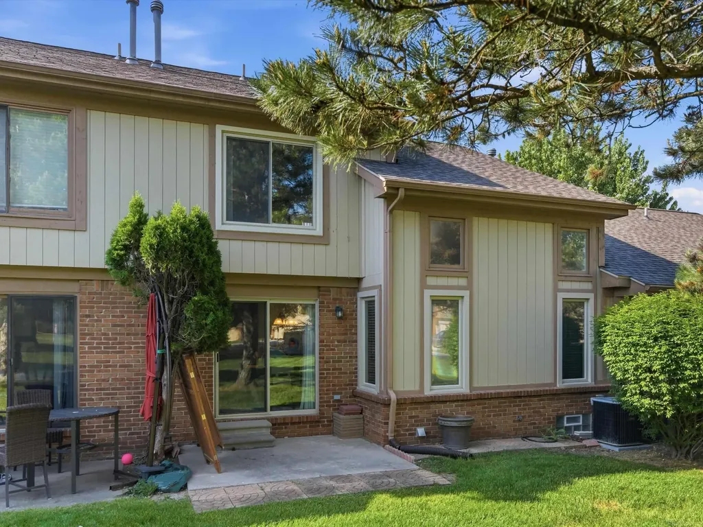 46860 High Meadows Court Macomb Township MI 48044