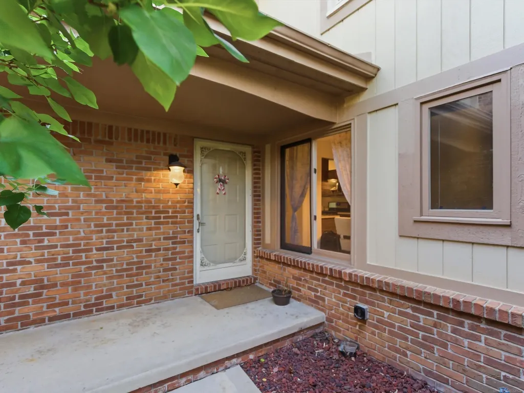 46860 High Meadows Court Macomb Township MI 48044