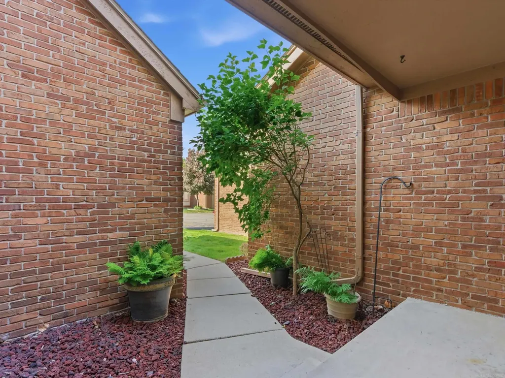 46860 High Meadows Court Macomb Township MI 48044