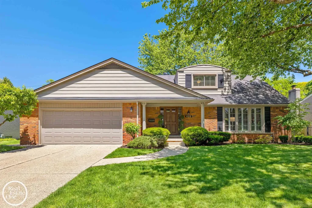 432 Saddle Lane Grosse Pointe Woods City MI 48236
