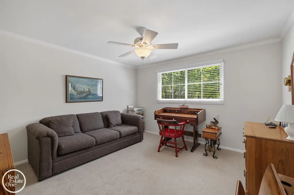 432 Saddle Lane Grosse Pointe Woods City MI 48236