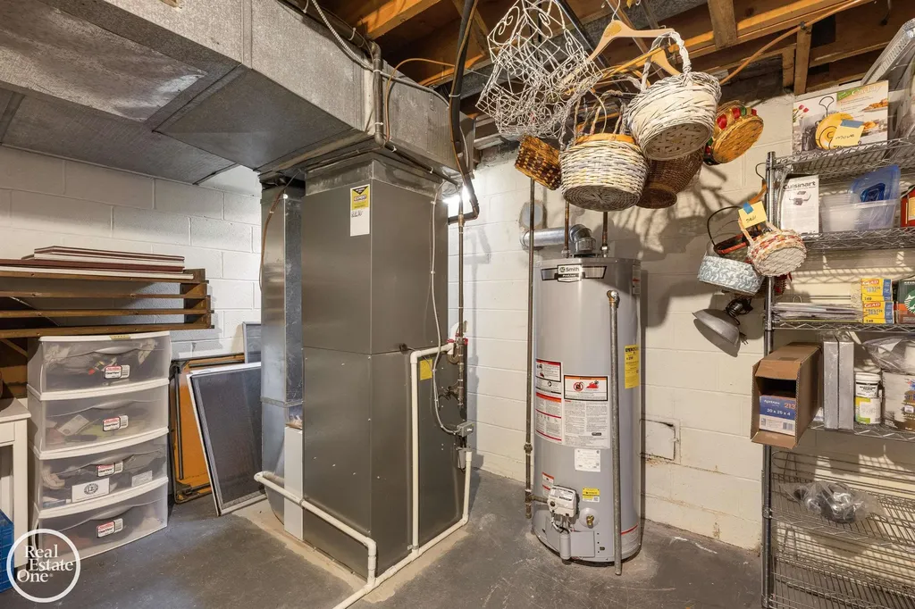 432 Saddle Lane Grosse Pointe Woods City MI 48236