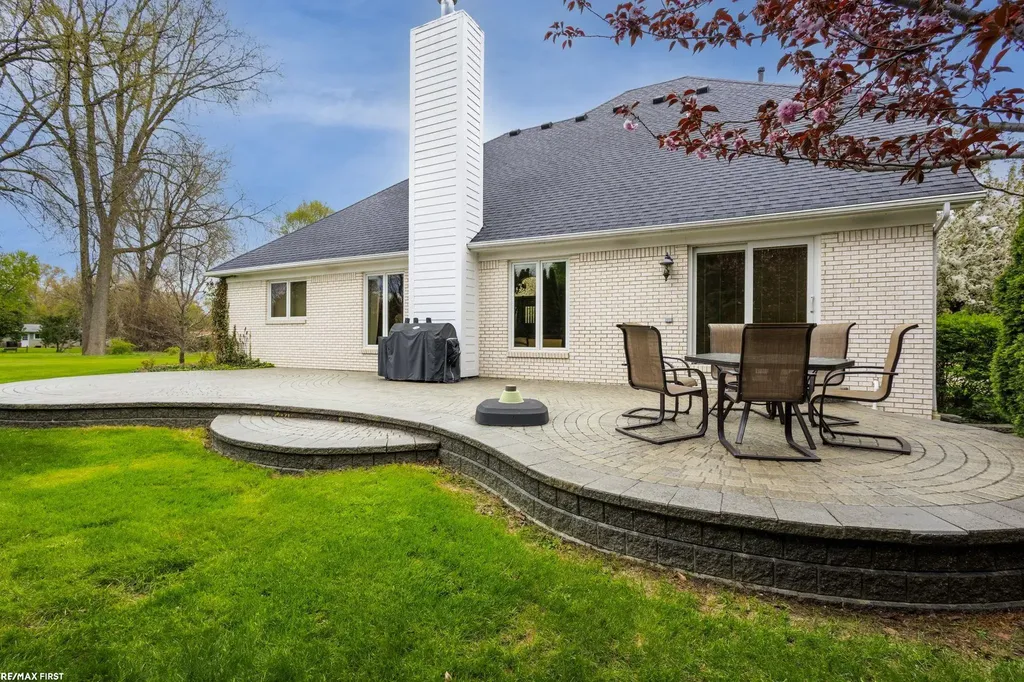 51205 Christine Court Shelby Charter Township MI 48316