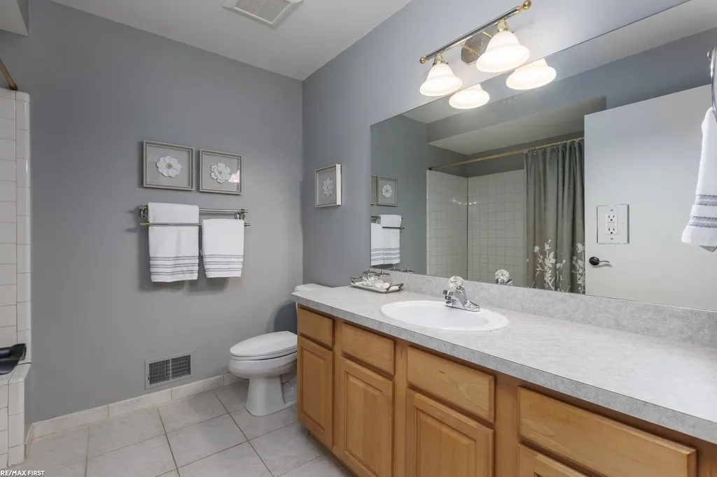 51205 Christine Court Shelby Charter Township MI 48316