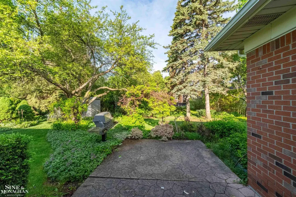 40127 Pallazo Drive Clinton Charter Township MI 48038