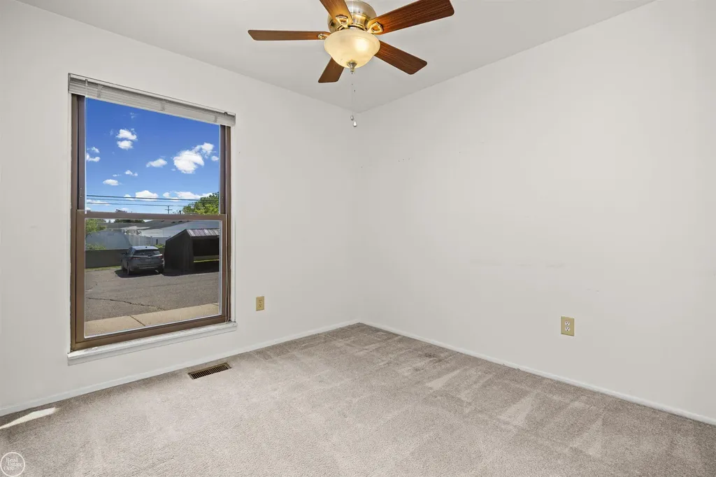 2718 Roundtree Drive Troy City MI 48083