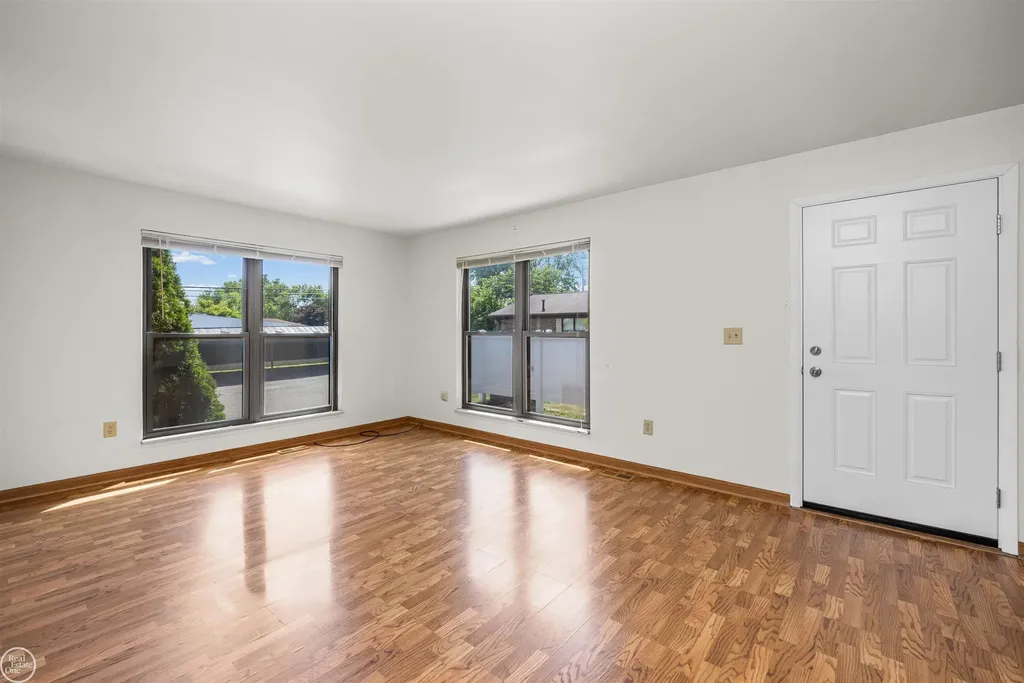 2718 Roundtree Drive Troy City MI 48083