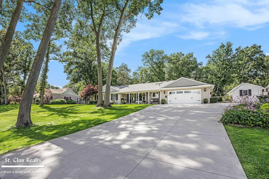 983 N Riverside Avenue St. Clair City MI 48079