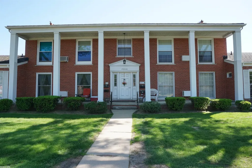 20440 Vernier Road Harper Woods City MI 48225