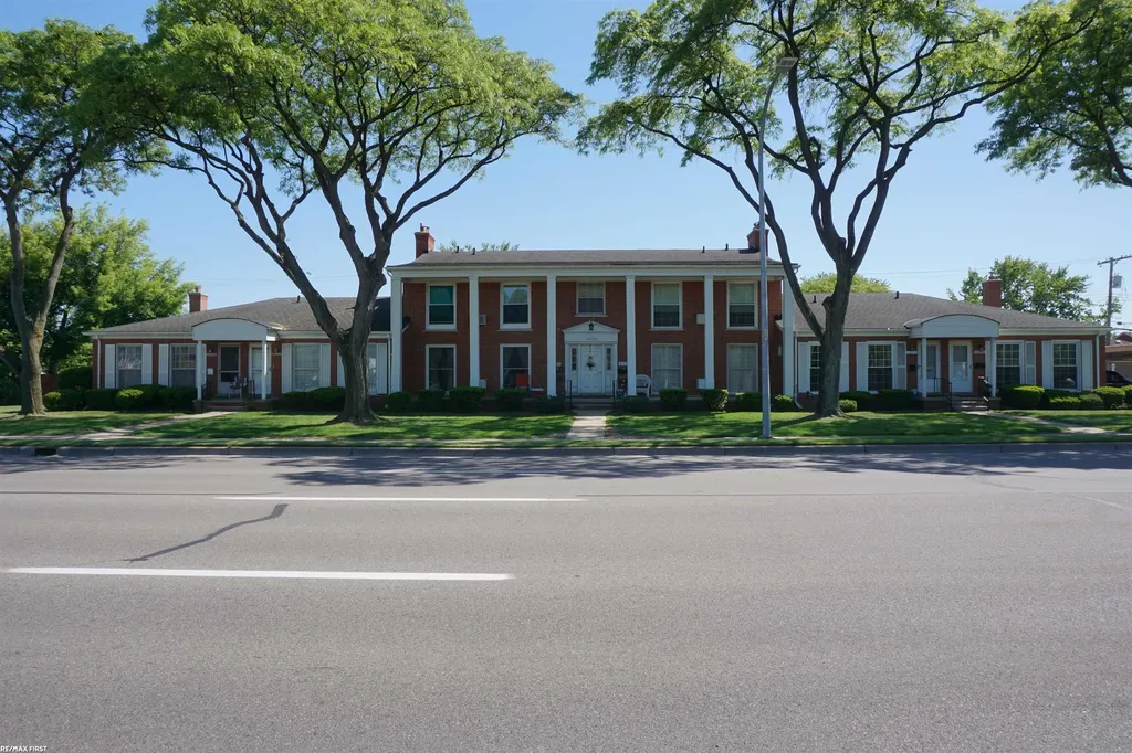 20440 Vernier Road Harper Woods City MI 48225