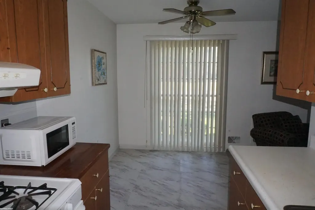 20440 Vernier Road Harper Woods City MI 48225