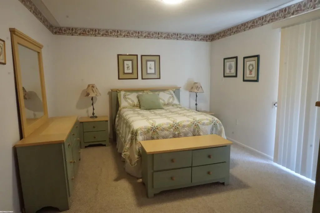 20440 Vernier Road Harper Woods City MI 48225