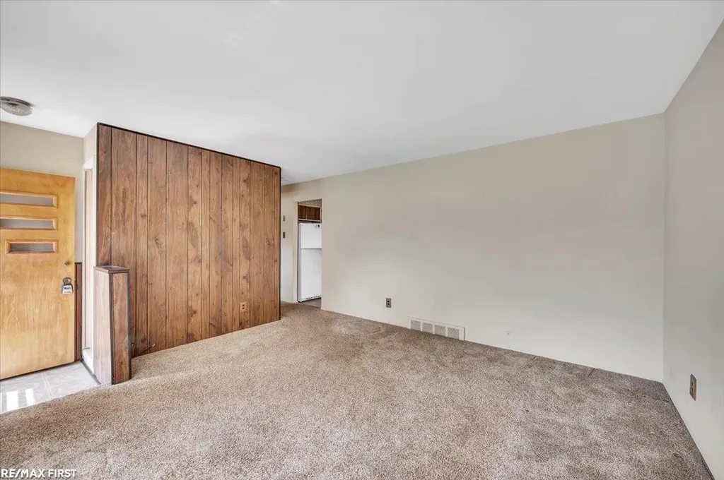 33247 Regal Drive Fraser City MI 48026