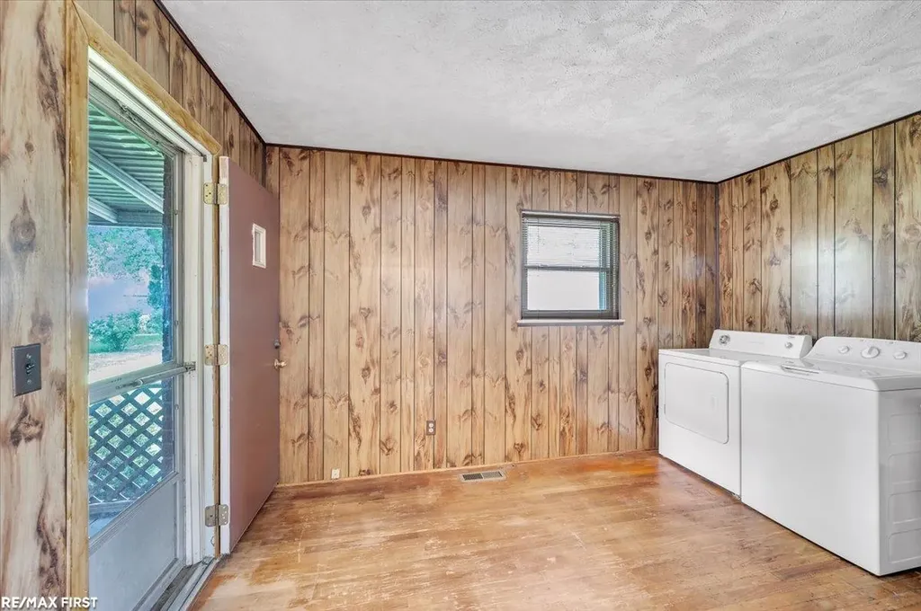 33247 Regal Drive Fraser City MI 48026