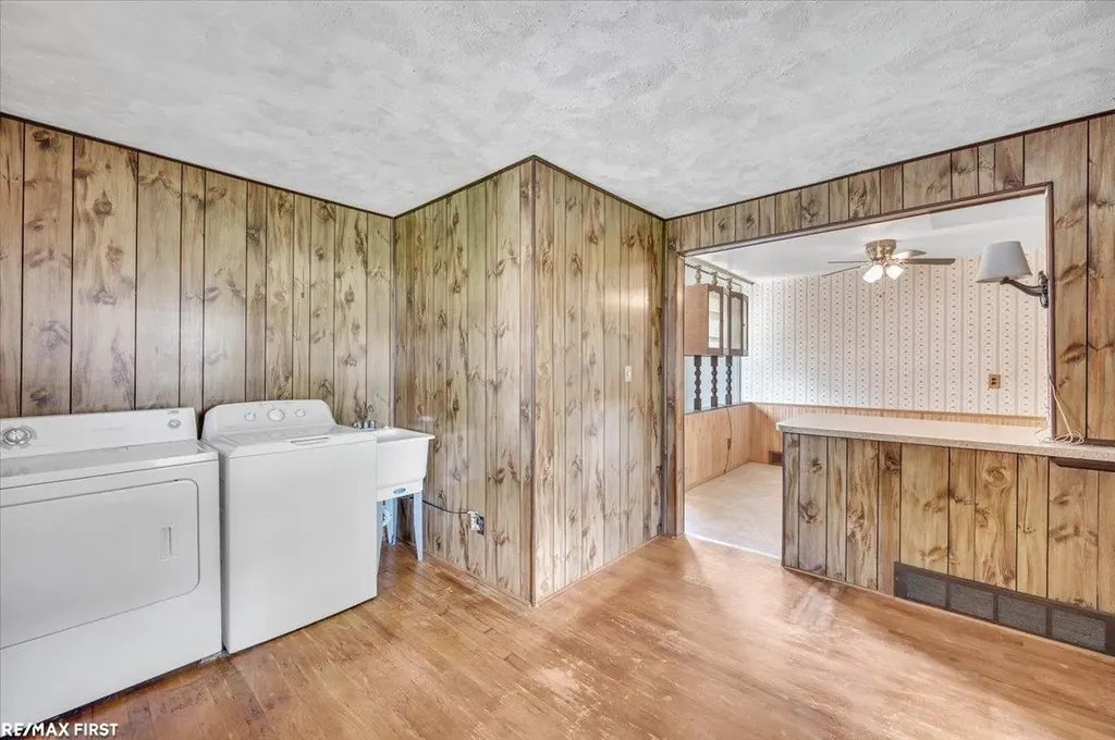 33247 Regal Drive Fraser City MI 48026