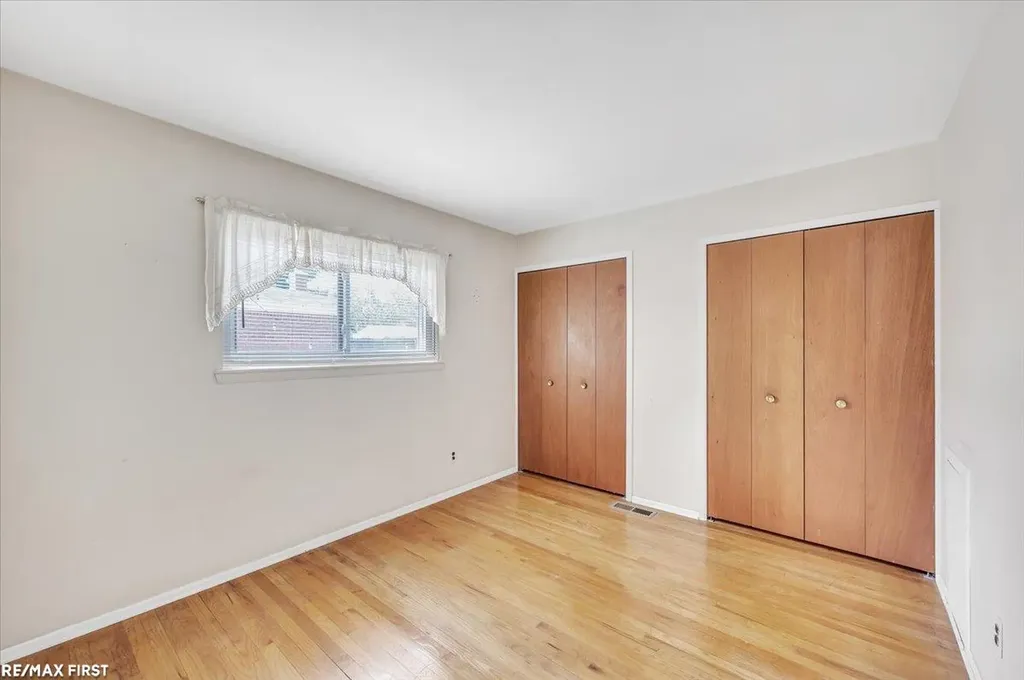 33247 Regal Drive Fraser City MI 48026