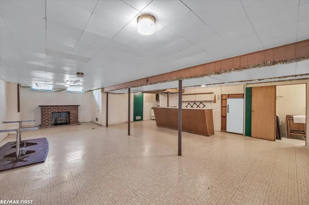 33247 Regal Drive Fraser City MI 48026