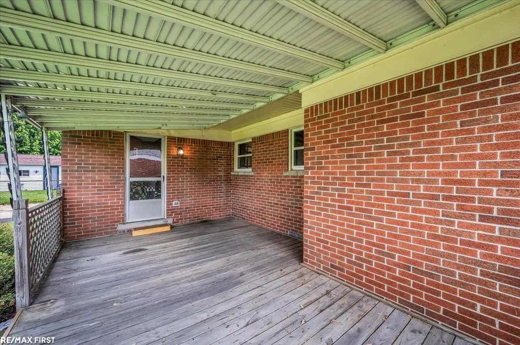 33247 Regal Drive Fraser City MI 48026
