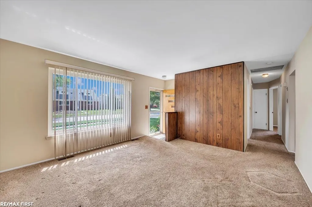 33247 Regal Drive Fraser City MI 48026