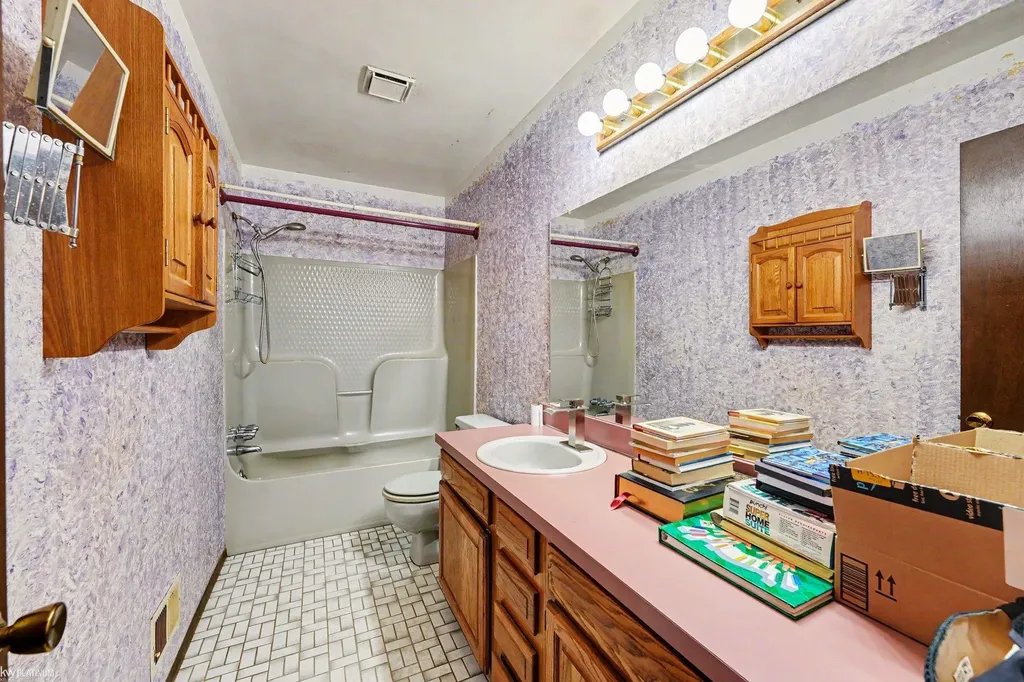 11386 Rhode Drive Shelby Charter Township MI 48317