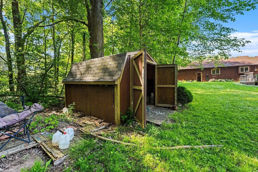 11386 Rhode Drive Shelby Charter Township MI 48317