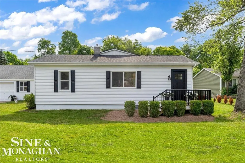 985 Fairledge Avenue Lake Orion Village MI 48362