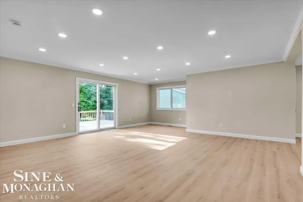 985 Fairledge Avenue Lake Orion Village MI 48362